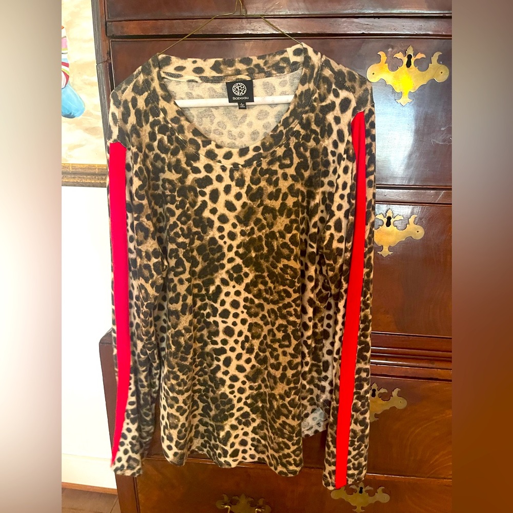 Leopard top with red detail on sleeve